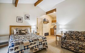 Cedarbrook Queen Studio 210